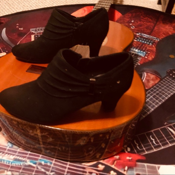 Perfect XAppeal Black Ankle Booties .Size 7 - Picture 9 of 10